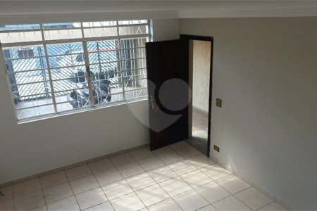 Sobrado à venda com 4 quartos, sendo 1 suíte, em Vila Vitório Mazzei, São Paulo, SP