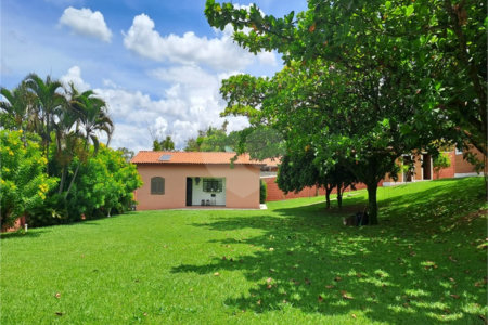 Casa à venda com 3 quartos, sendo 1 suíte, no condomínio Residencial Vale das Laranjeiras, Indaiatuba - SP