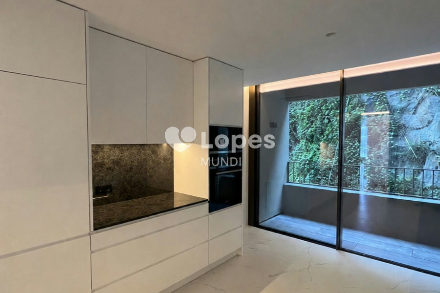 Apartamento T4 à venda em Lordelo do Ouro, Porto, Portugal – 240 m²
