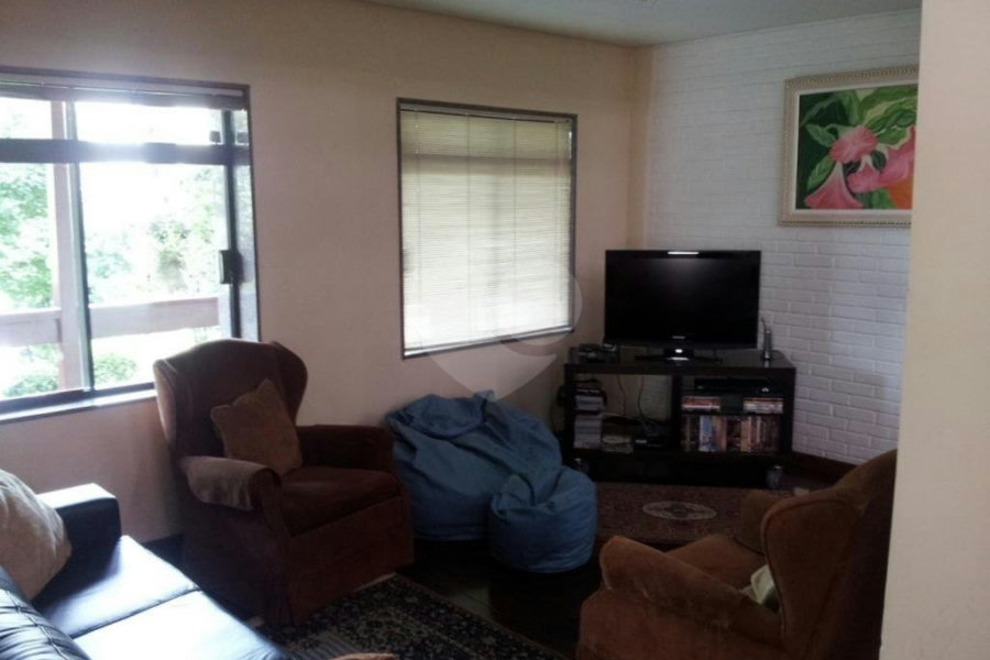 Casa Térrea à venda com 4 quartos, sendo 2 suítes,  em Jardim Floresta, São Paulo, SP