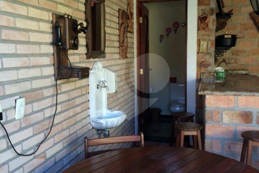 Sobrado à venda com 5 quartos, sendo 4 suítes, em Vila Mazzei, São Paulo, SP