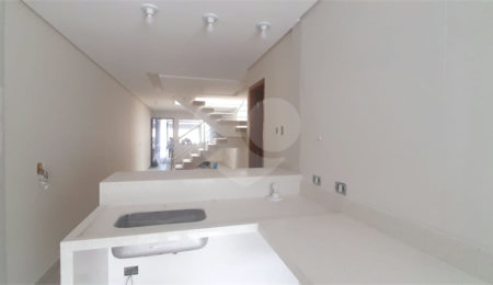 Sobrado à venda com 3 quartos, sendo 1 suíte,  em Vila Mazzei, São Paulo, SP