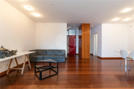Casa à venda com 4 quartos, sendo 1 suíte, em Jardim Novo Mundo, São Paulo, SP