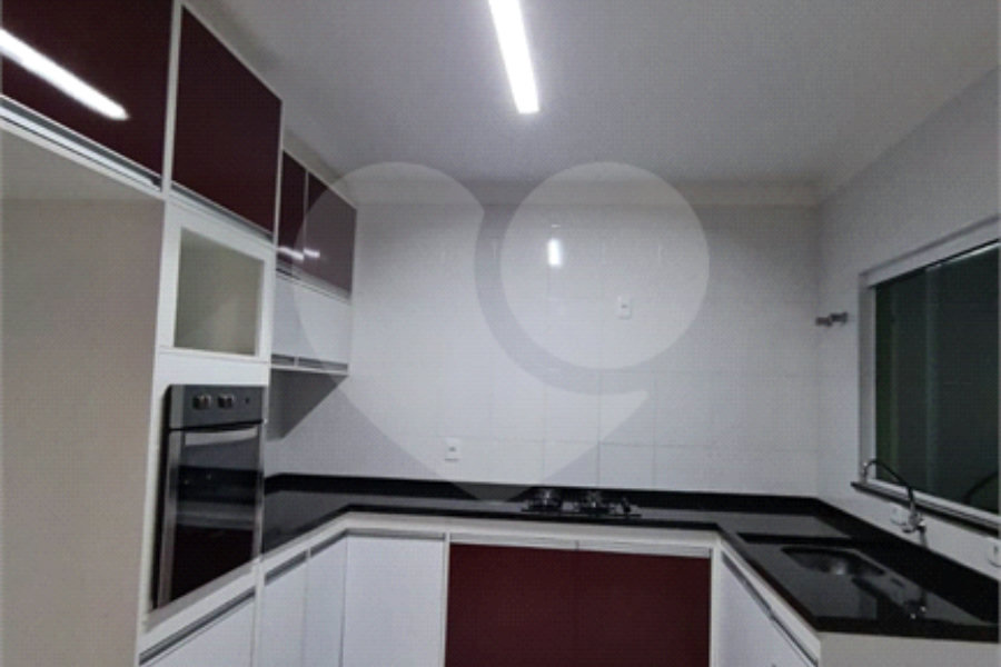 Casa à venda com 3 quartos, sendo 1 suíte, no condomínio Alvorada Parque Vitória, São Paulo - SP