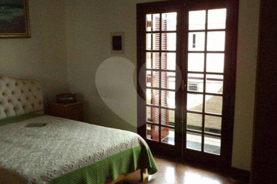Sobrado à venda com 4 quartos, sendo 1 suíte,  em Parque Edu Chaves, São Paulo, SP