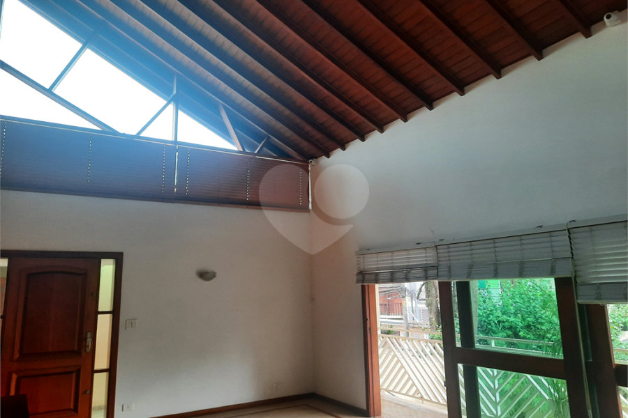 Sobrado à venda com 4 suítes em Tremembé, São Paulo, SP