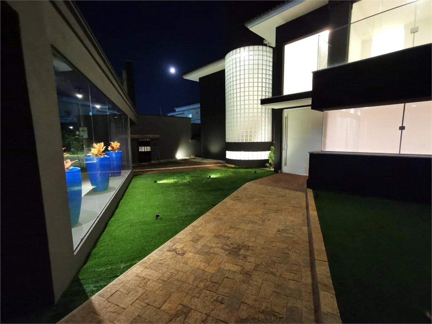 Casa à venda ou para alugar com 4 suítes em Parque dos Príncipes, São Paulo, SP