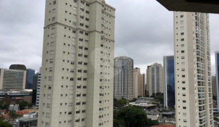 Apartamento à venda com 3 quartos, sendo 1 suíte,  em Santo Amaro, São Paulo, SP
