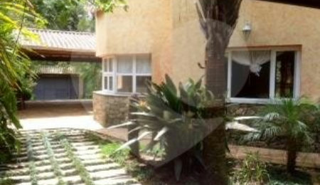 Sobrado à venda com 4 quartos, sendo 2 suítes,  em Alpes da Cantareira, Mairiporã, SP