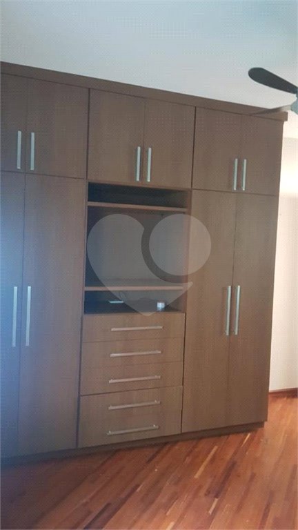 Sobrado à venda com 4 suítes em Horto, São Paulo, SP