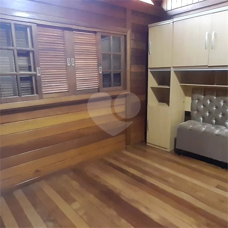 Casa à venda com 5 quartos, sendo 1 suíte, no condomínio Parque Suiça, Caieiras - SP