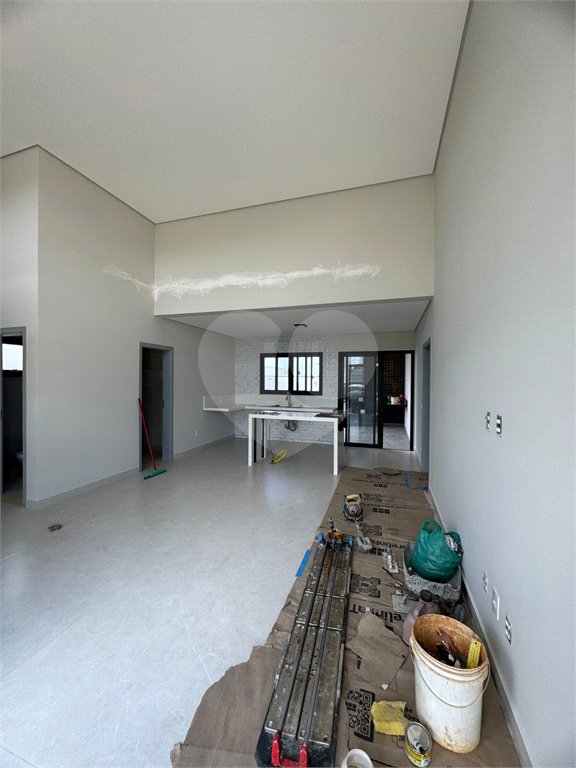 Casa à venda com 3 quartos, sendo 1 suíte, no condomínio Reserva Central Parque, Salto - SP