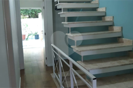 Casa à venda com 3 quartos, sendo 1 suíte, no condomínio Reserva das Flores - Casas, Guarulhos - SP