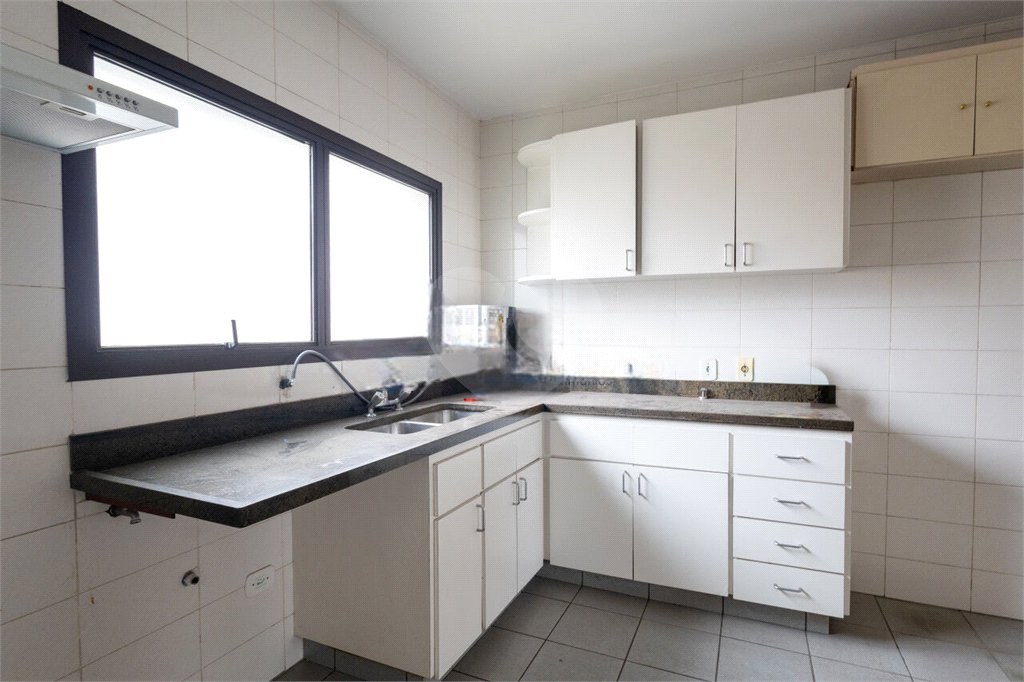 Apartamento para alugar com 3 suítes em Moema, São Paulo, SP