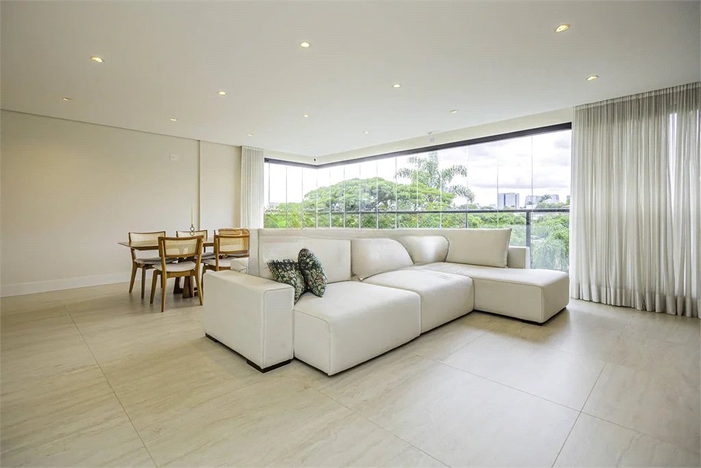 Apartamento à venda com 3 suítes em Cidade Jardim, São Paulo, SP