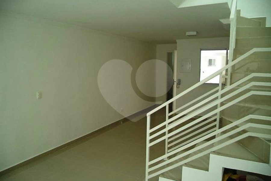 Casa à venda com 2 suítes no condomínio Villagio da Serra, São Paulo - SP