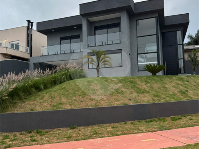 Casa à venda com 5 suítes no condomínio Residencial Santa Maria, Jandira - SP