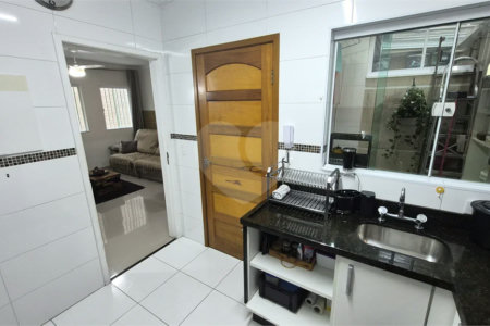 Casa à venda com 2 suítes no condomínio Simão Machado, São Paulo - SP