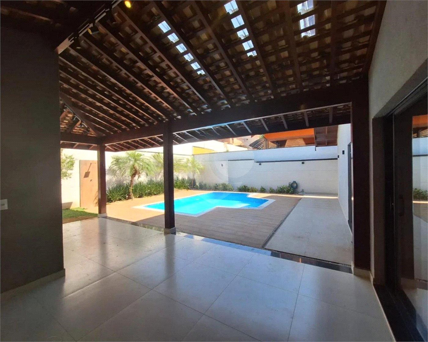 Sobrado à venda com 3 suítes em Condomínio Residencial Terras do Caribe, Valinhos, SP