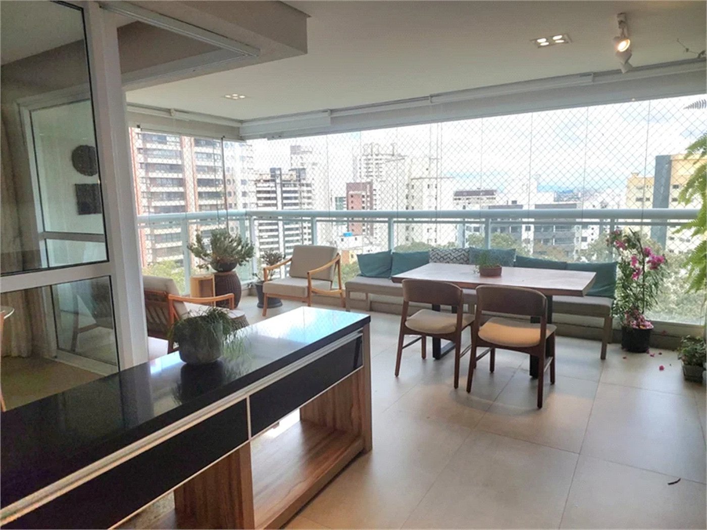 Apartamento à venda com 4 quartos, sendo 2 suítes,  em Vila Suzana, São Paulo, SP