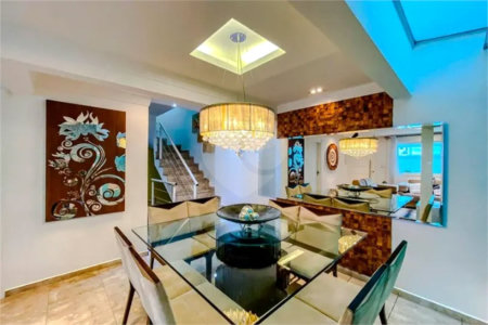 Casa à venda com 3 suítes no condomínio Oiti Residencial, São Paulo - SP