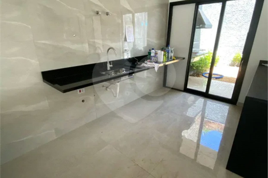 Casa à venda com 3 suítes em Chácara Roselândia, Cotia, SP