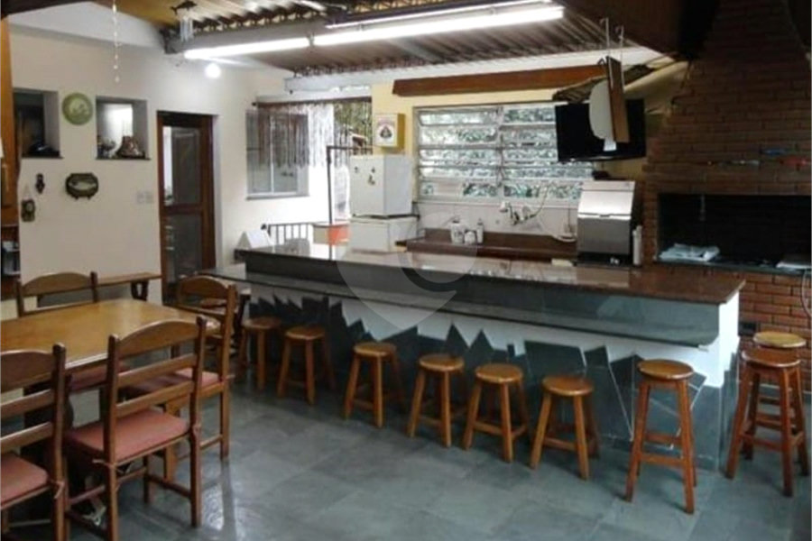 Sobrado à venda com 6 quartos, sendo 2 suítes, em Horto Florestal, São Paulo, SP