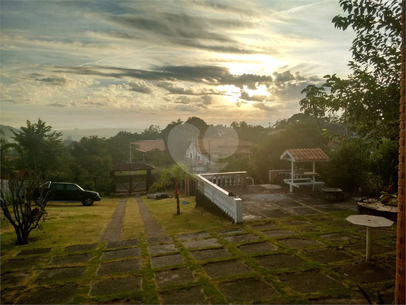 Casa à venda com 5 quartos, sendo 2 suítes, no condomínio Terras de Santa Rosa, Salto - SP