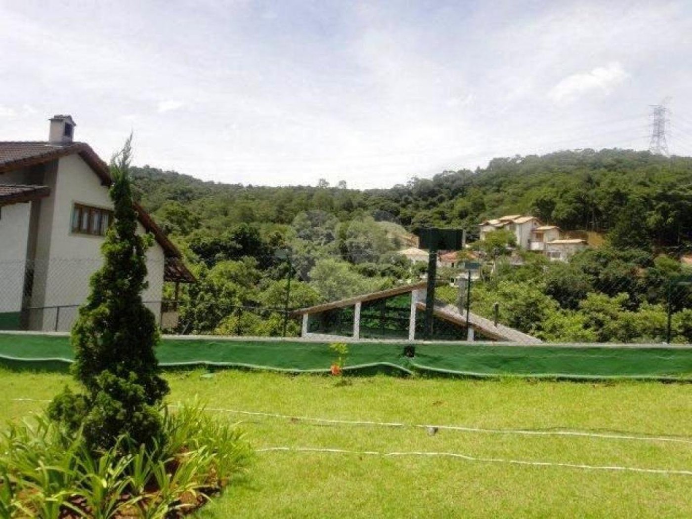 Casa à venda com 4 quartos, sendo 3 suítes, no condomínio Residencial Jardim Itatinga, São Paulo - SP