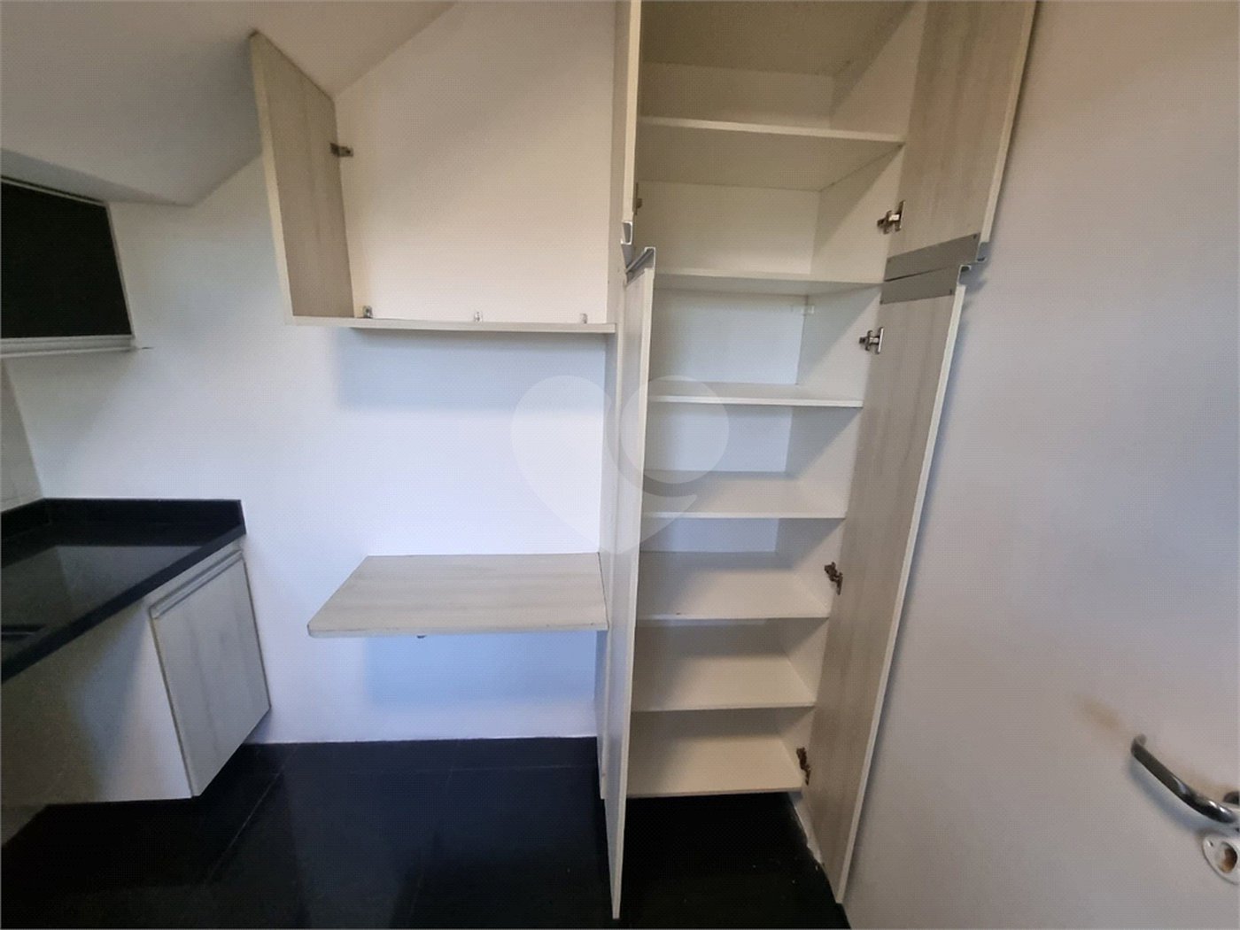 Sobrado à venda com 3 quartos, sendo 1 suíte,  em Jardim Belizário, Cotia, SP