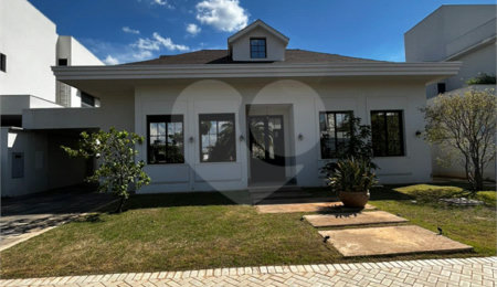 Casa à venda com 4 quartos, sendo 2 suítes,  no condomínio Florais Itália, Cuiabá - MT