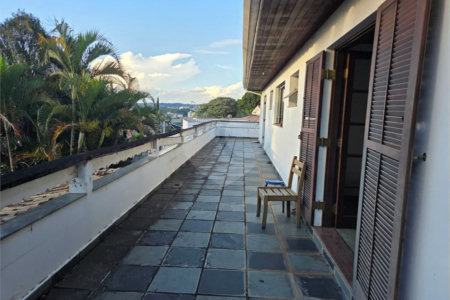 Casa à Venda com 5 quartos em Atibaia/SP