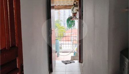 Vende-se casa na Vila Santa Catarina - Excelente oportunidade para investimento e geração de renda