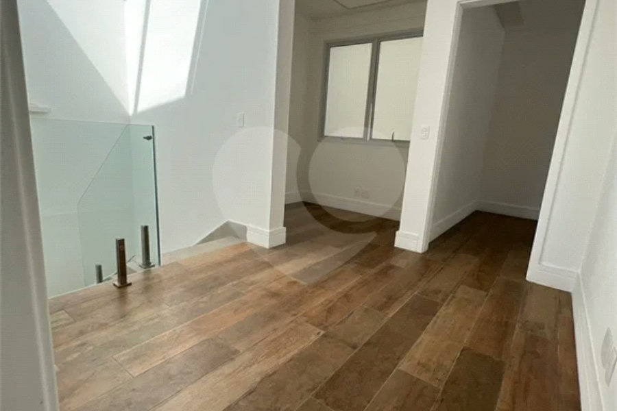Casa à venda com 4 quartos, sendo 2 suítes, no condomínio Residencial Floresta, São Paulo - SP