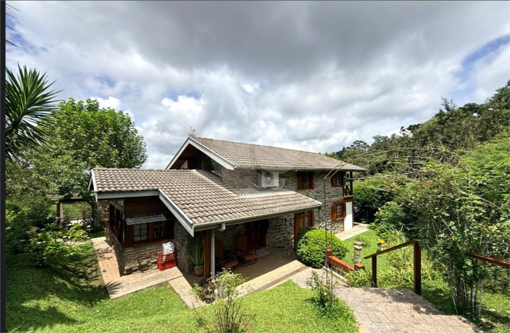 Casa à venda com 4 suítes em Vila Natal, Campos do Jordão, SP