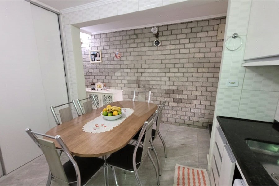 Casa à venda com 4 quartos, sendo 1 suíte, em Parque Maria Domitila, São Paulo, SP