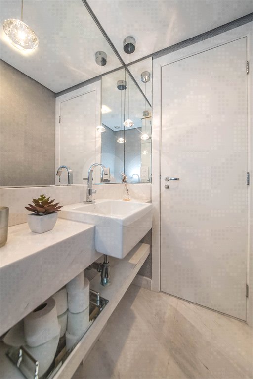 Apartamento à venda com 3 quartos, sendo 2 suítes, em Vila Mariana, São Paulo, SP
