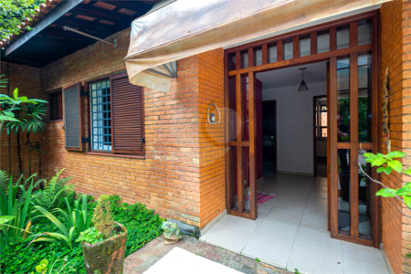 Casa à venda com 4 quartos, sendo 1 suíte, em Jardim Marajoara, São Paulo, SP