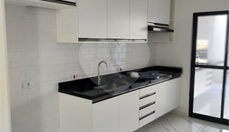 Sobrado à venda com 3 quartos, sendo 1 suíte,  em Jardim dos Pinheiros, Atibaia, SP