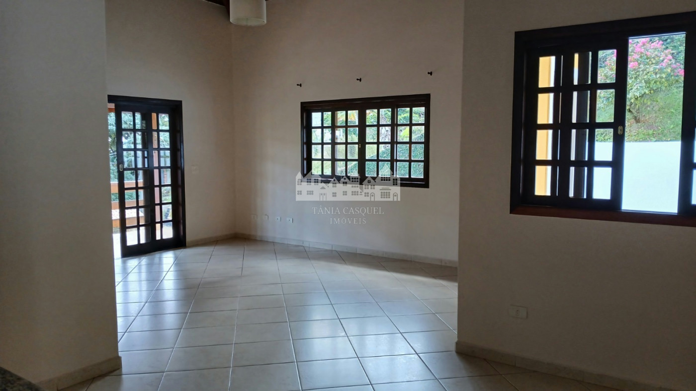 Casa para alugar com 3 quartos, sendo 1 suíte, em Vila Petrópolis, Atibaia, SP