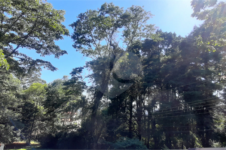 Sobrado à venda com 3 suítes em Serra da Cantareira, Mairiporã, SP