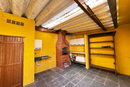 Sobrado à venda com 4 quartos, sendo 1 suíte, em Vila Amorim, Suzano, SP