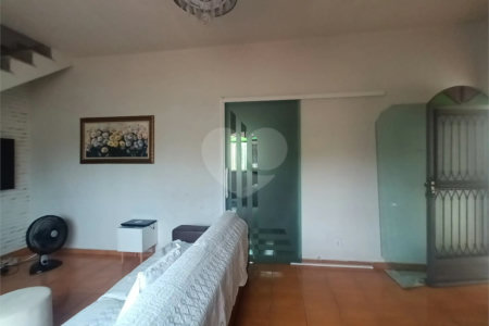 Casa à venda com 2 quartos, sendo 1 suíte, no condomínio Parque Central, Rio de Janeiro - RJ