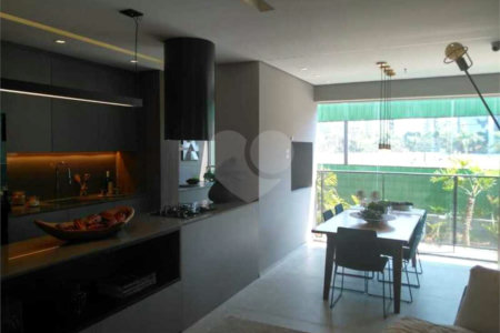 Apartamento à venda com 3 quartos, sendo 1 suíte,  em Jardim das Acácias, São Paulo, SP
