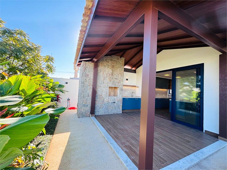 Casa à venda com 4 quartos, sendo 3 suítes, no condomínio Residencial Chácara Ondina, Sorocaba - SP