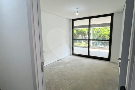 Apartamento à venda com 4 suítes em Sumaré, São Paulo, SP