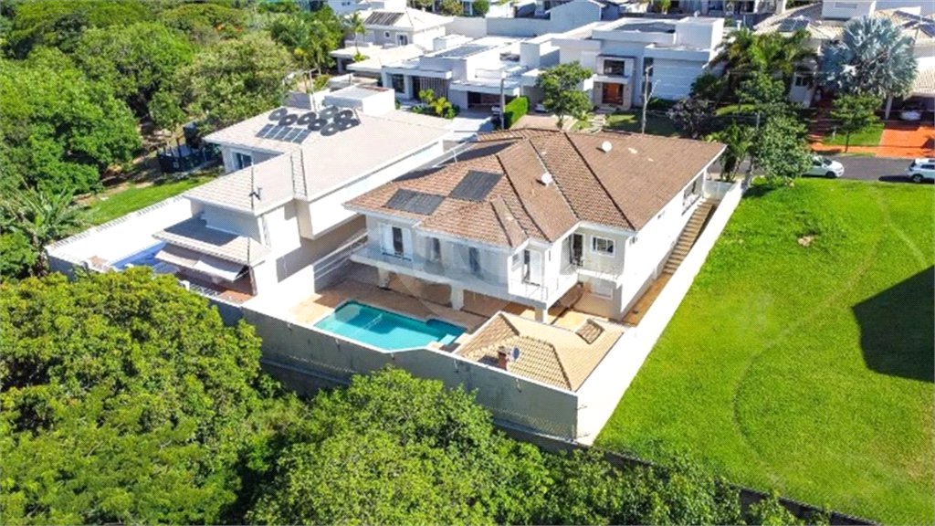 Casa à venda com 3 suítes no condomínio Portal do Lago, Valinhos - SP