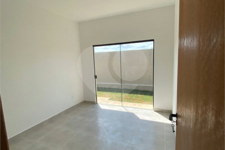 Casa à venda com 3 quartos, sendo 1 suíte, no condomínio Residencial Santa Martha, Bom Jesus dos Perdões - SP
