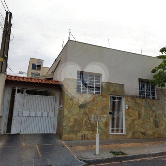 Sobrado à venda com 3 quartos, sendo 2 suítes, no Centro, Araraquara, SP