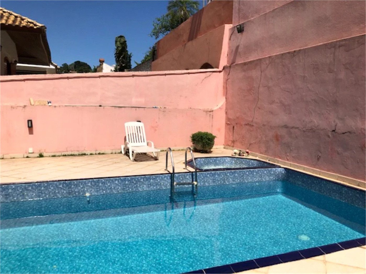 Casa à venda com 4 quartos, sendo 2 suítes,  em Jardim Leonor, São Paulo, SP